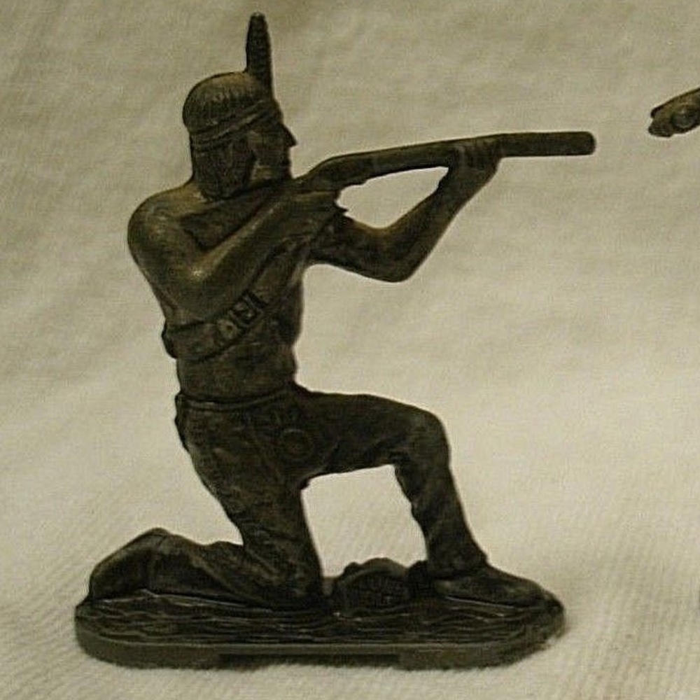 2 vintage Lone Star England Metal Indian Figures